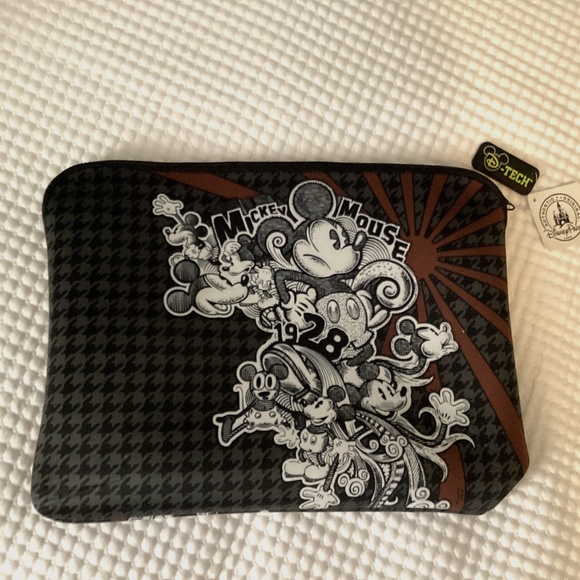 Disney Other - Disney reversible Laptop case black & multi color